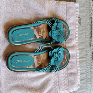 Used torqoise and tan sandals.